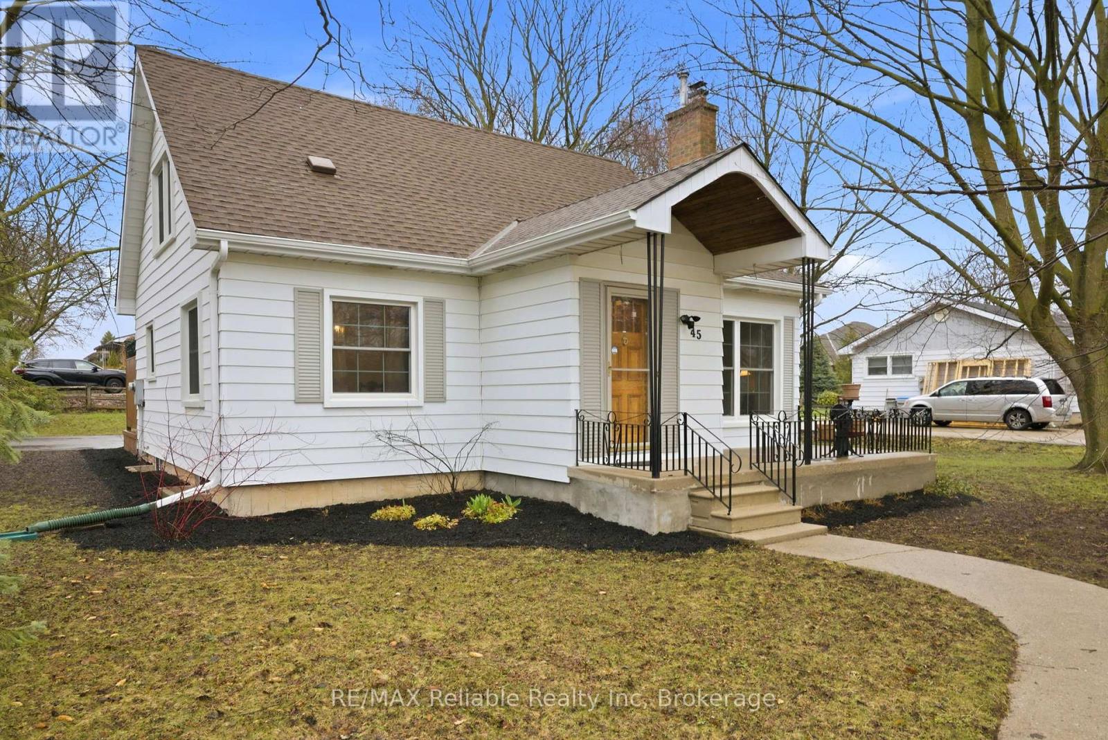 45 WHITEHEAD STREET, Central Huron (Clinton)