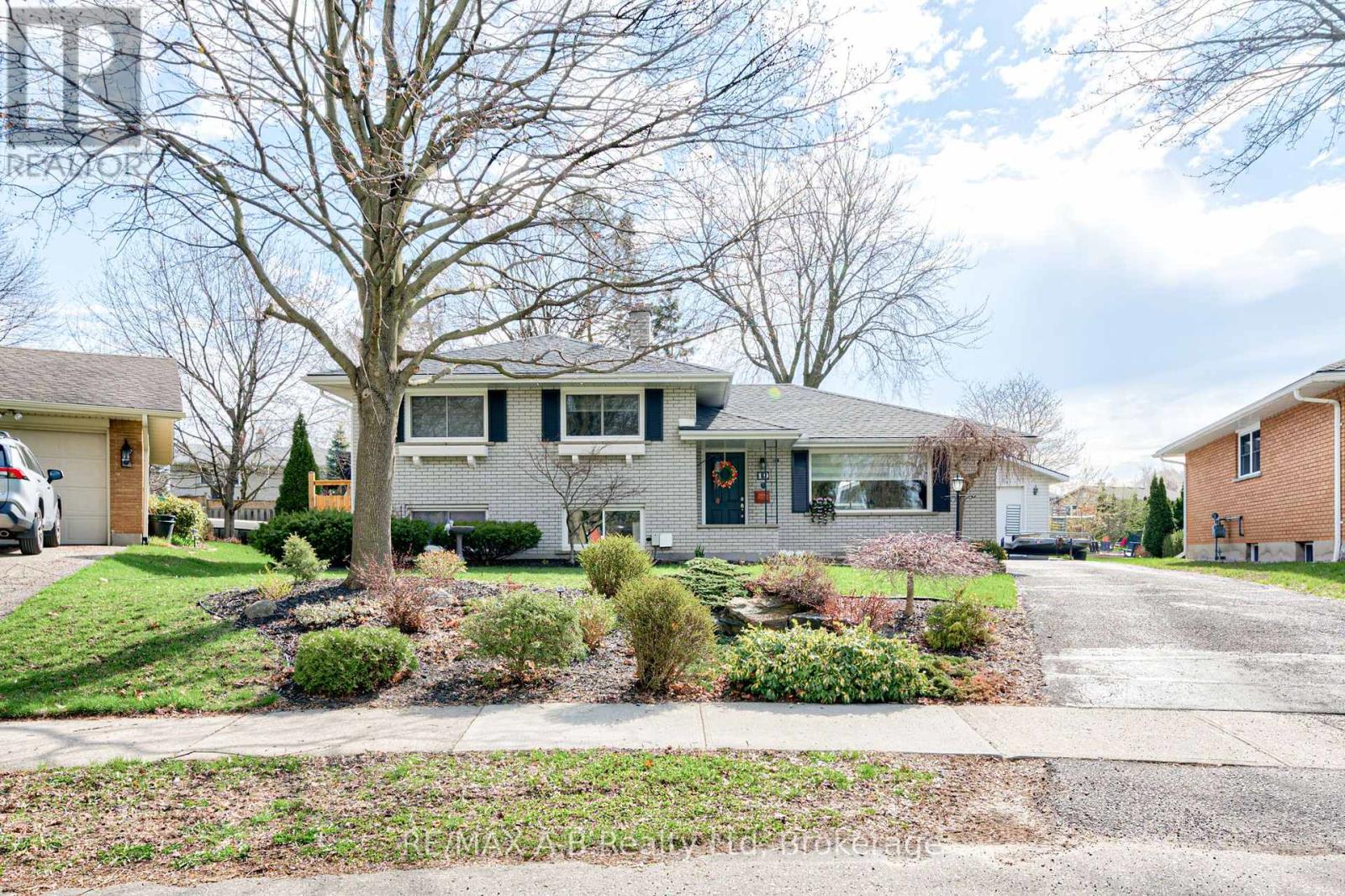 19 LINTON PLACE, Kitchener