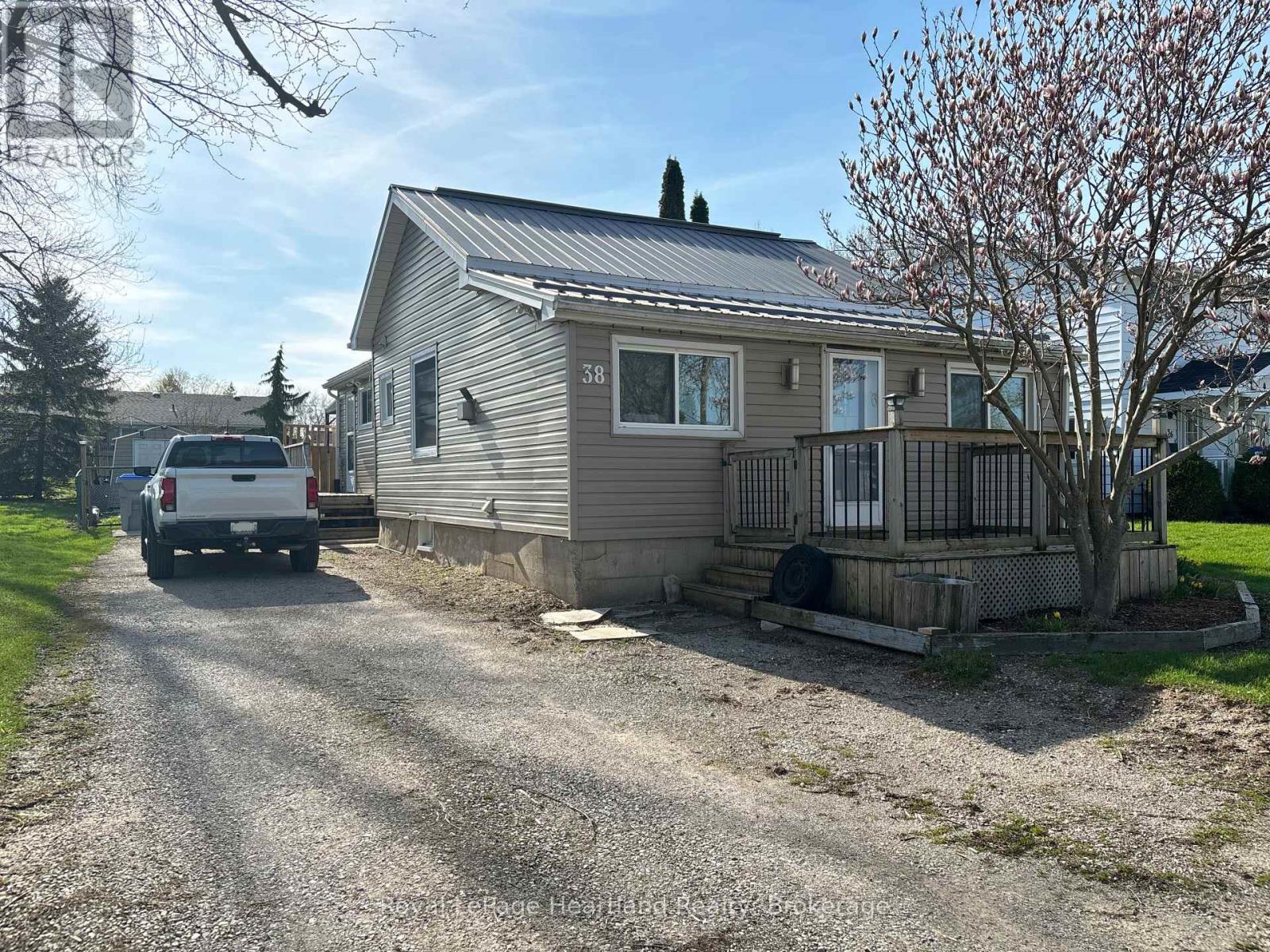 38 GOSHEN STREET S, Bluewater (Zurich)