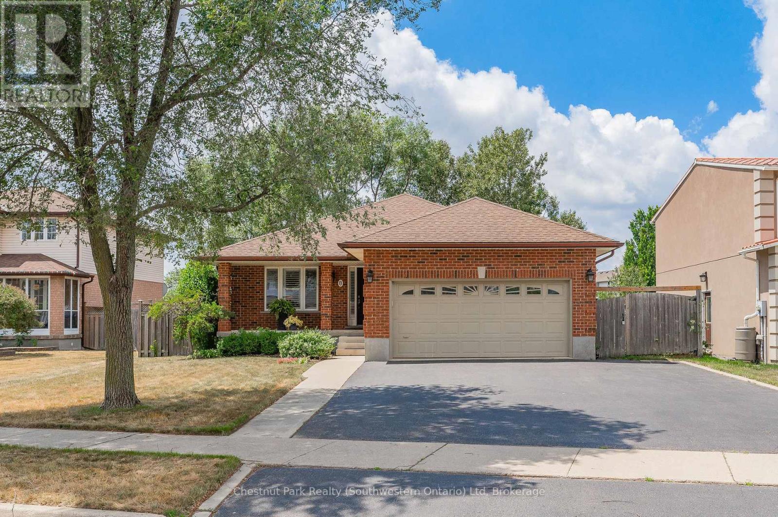 8 FLAHERTY DRIVE, Guelph (Willow West/Sugarbush/West Acres)