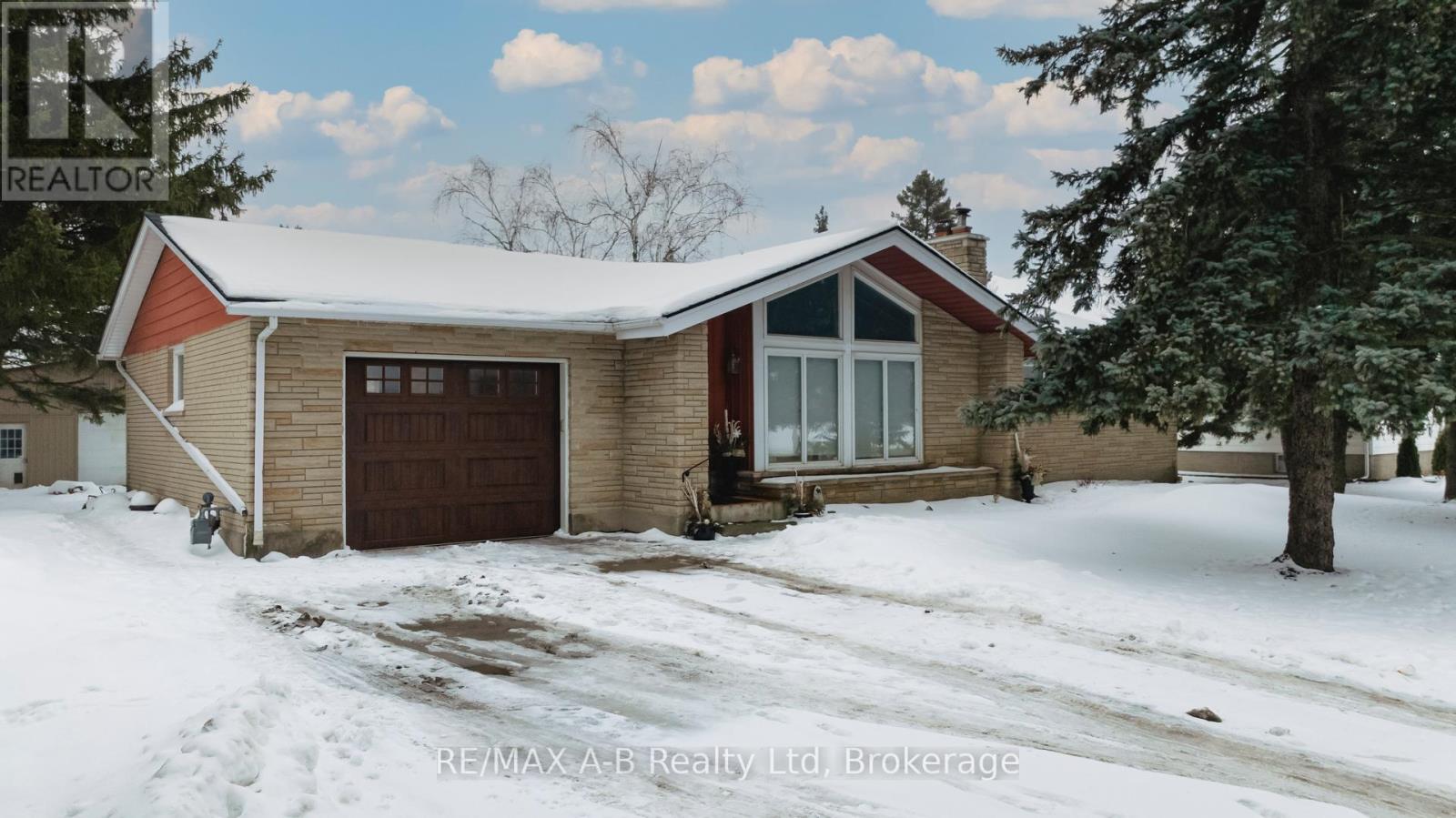3981 111 ROAD, Perth East (South Easthope)