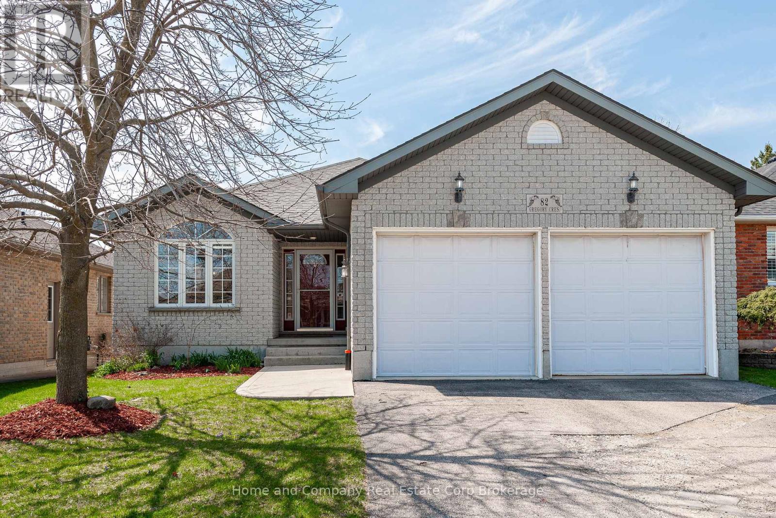 82 GREGORY CRESCENT, Stratford