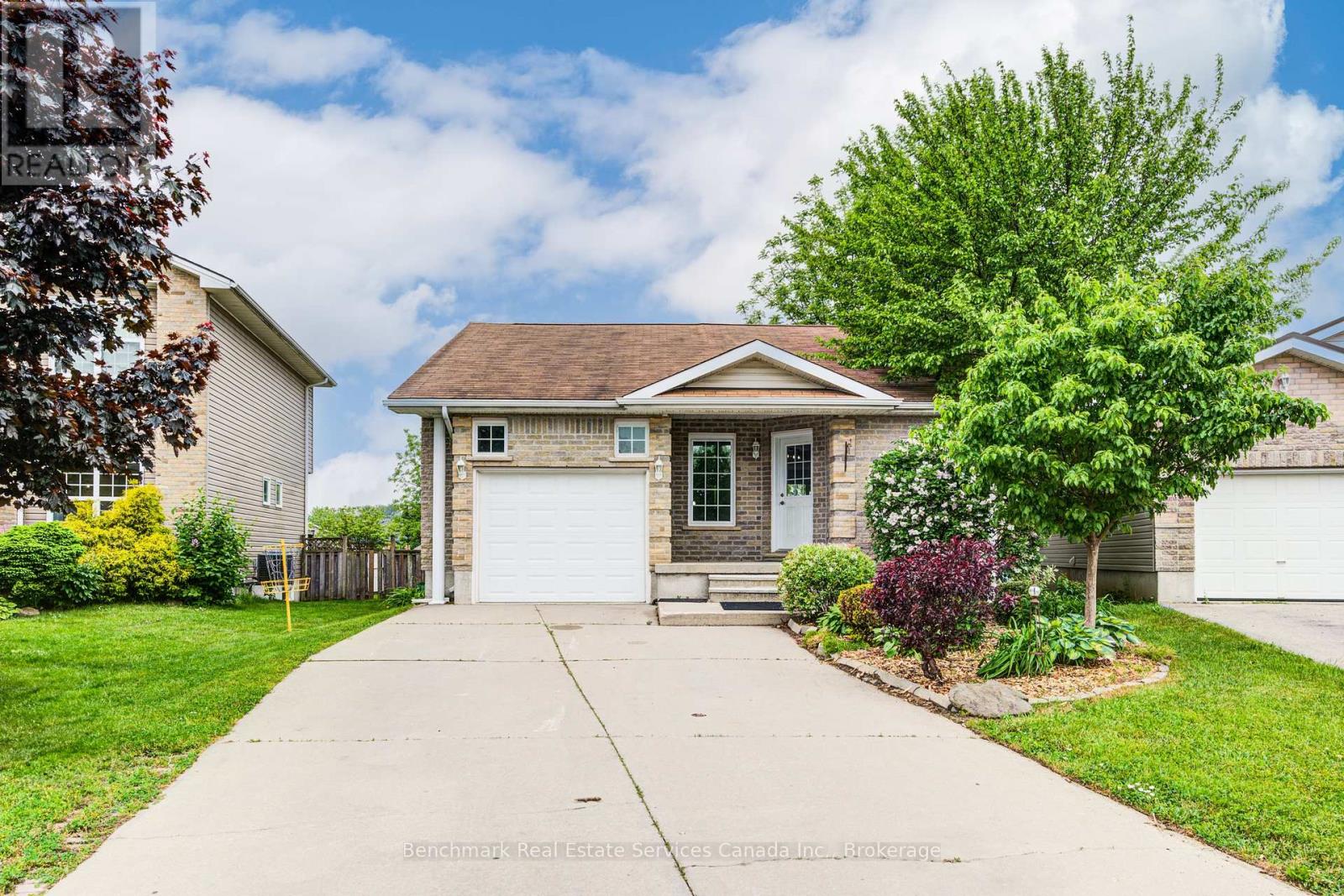 10 TARA COURT, Aylmer