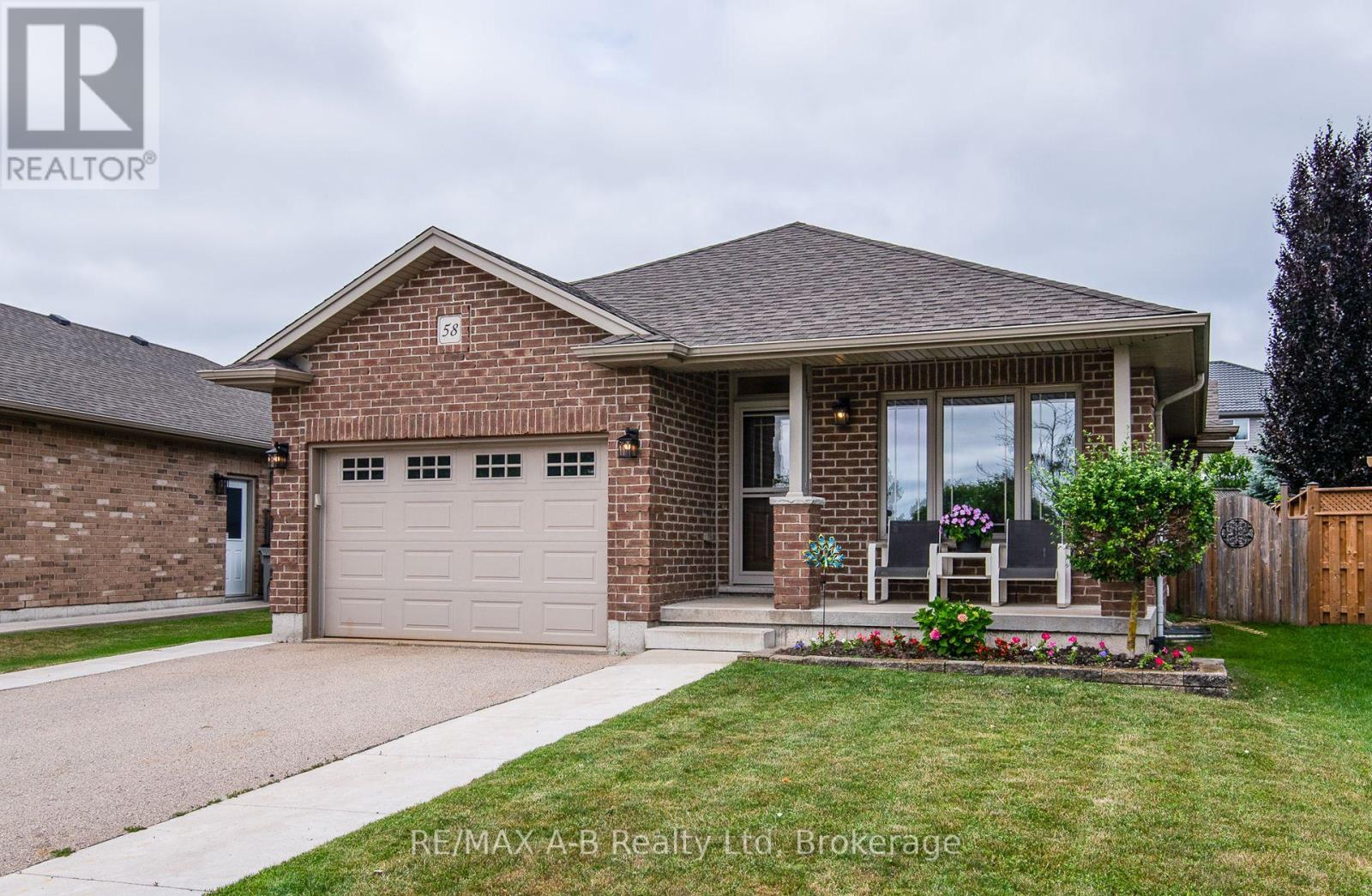 58 HOMEFIELD COURT, St. Marys