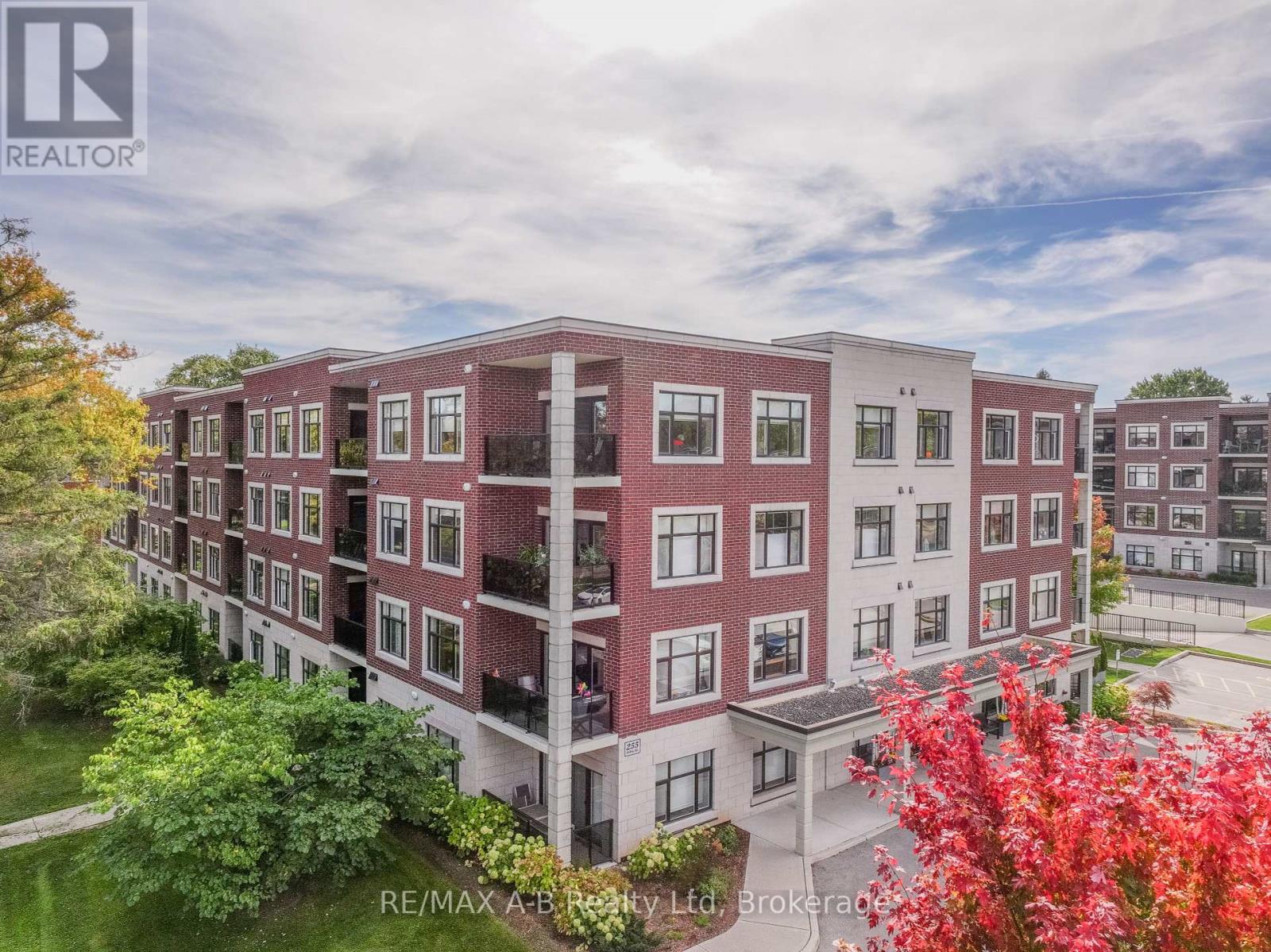 111 - 255 JOHN STREET N, Stratford