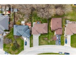 4 BYRNES CRESCENT - 20