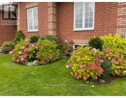 4 BYRNES CRESCENT - 22