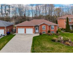 4 BYRNES CRESCENT - 23