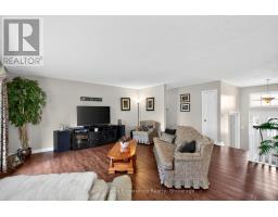 4 BYRNES CRESCENT - 3