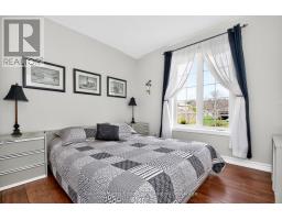 4 BYRNES CRESCENT - 8