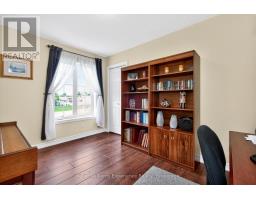 4 BYRNES CRESCENT - 9