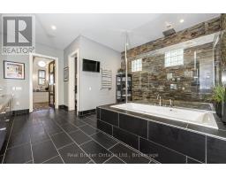 4507 LAKESHORE ROAD - 23