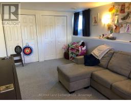 812 WALSH STREET - 7