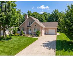 207 BIRCH CRESCENT - 1
