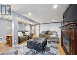 4 PEARTREE CRESCENT - 21