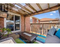 4 PEARTREE CRESCENT - 31