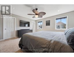 43 CAPTAIN MCCALLUM DRIVE - 22