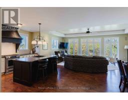 290 SAUGEEN STREET - 18