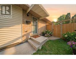 58 LEACOCK AVENUE - 4