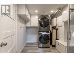 292 REDFORD CRESCENT - 21