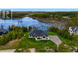 150 LOUISE CREEK CRESCENT - 48