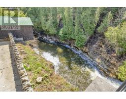 6 MILLRIDGE ESTATE PRIVATE - 34