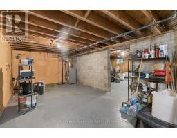 120 HILL STREET E - 32