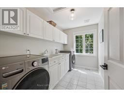 11 - 25 MANOR PARK CRESCENT - 31