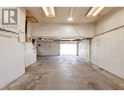 96 BEAUMONT CRESCENT - 32