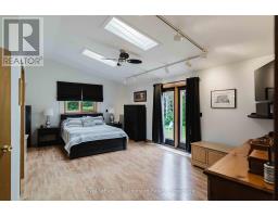 1073 8 CONCESSION - 20