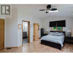1073 8 CONCESSION - 21
