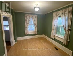 4 DUNKE STREET S - 8