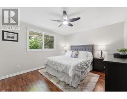 72 AVONWOOD DRIVE W - 16