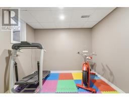 72 AVONWOOD DRIVE W - 32