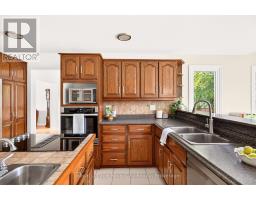 9 DARREN PLACE - 13