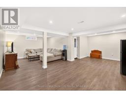 9 DARREN PLACE - 36