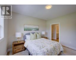 52 - 1182 QUEEN STREET - 10