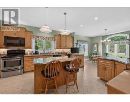 136 BETHUNE CRESCENT - 10