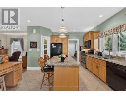 136 BETHUNE CRESCENT - 11
