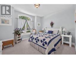 136 BETHUNE CRESCENT - 14