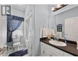 136 BETHUNE CRESCENT - 16