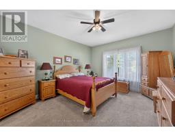 136 BETHUNE CRESCENT - 17