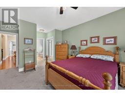136 BETHUNE CRESCENT - 18