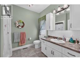 136 BETHUNE CRESCENT - 19