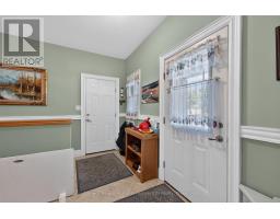 136 BETHUNE CRESCENT - 21