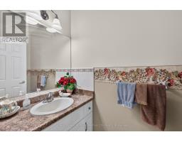 136 BETHUNE CRESCENT - 23