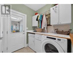 136 BETHUNE CRESCENT - 24