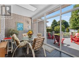 136 BETHUNE CRESCENT - 25