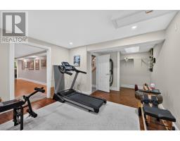 136 BETHUNE CRESCENT - 32