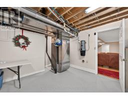 136 BETHUNE CRESCENT - 36